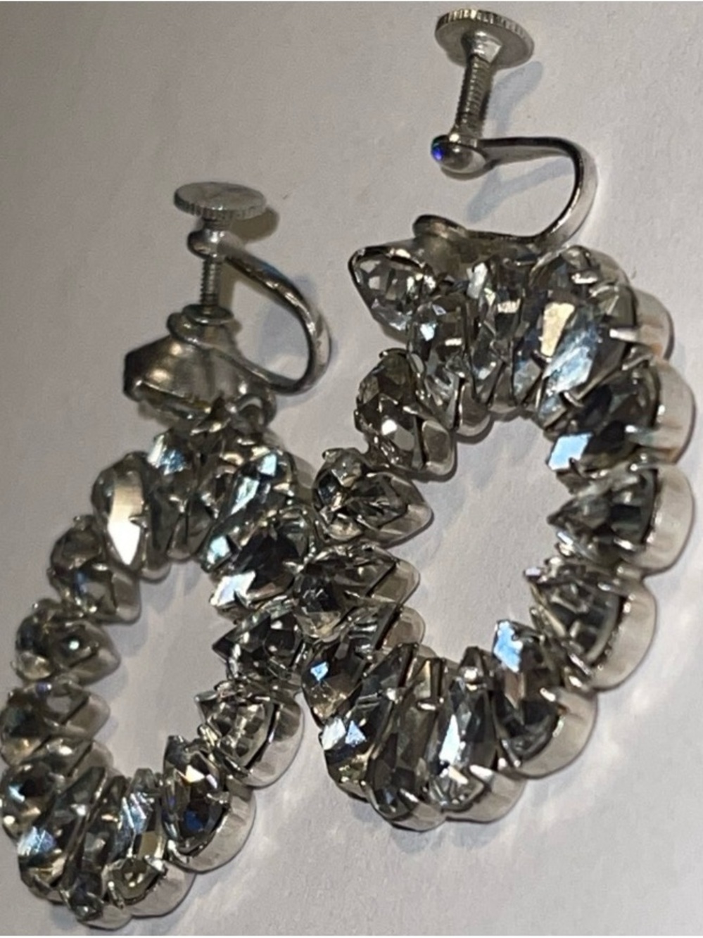 ESTATE HOLLYWOOD GLAMOUR Unsigned WEISS Hoop Screw-Back Earrings-Silver Tone